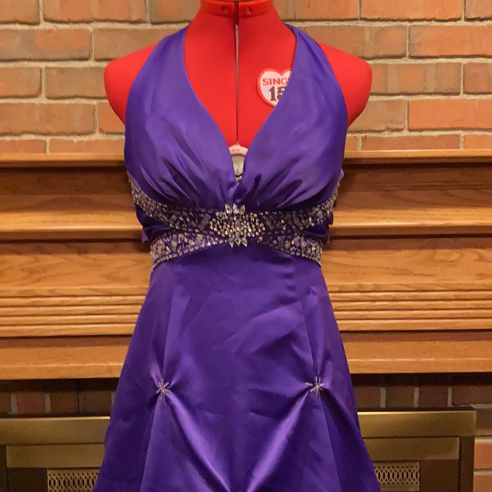 EUC sz 5:6 purple satin Masquerade gown